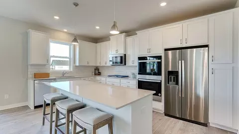 1716 Oak Creek Pass, Chaska, MN 55318