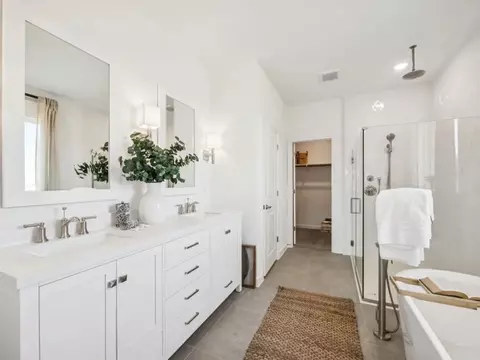 Bath - 3002 Clapbread Ln, Rosenberg, TX 77471 photo 3 of 6