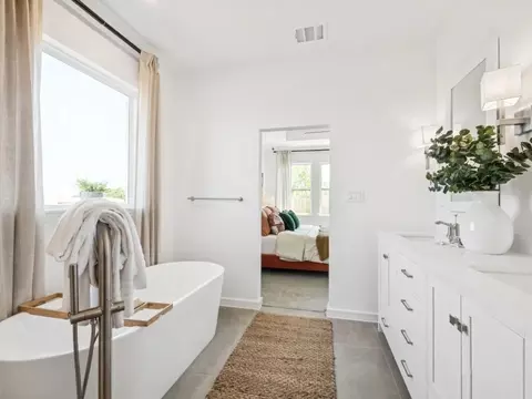 Bath - 3002 Clapbread Ln, Rosenberg, TX 77471 photo 2 of 6