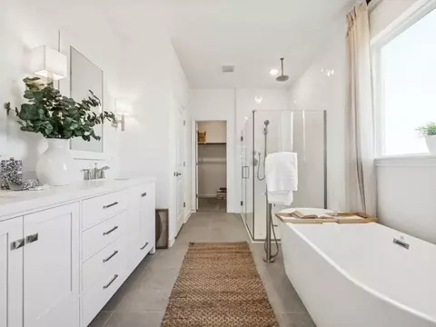 Bath - 3002 Clapbread Ln, Rosenberg, TX 77471 photo 1 of 6