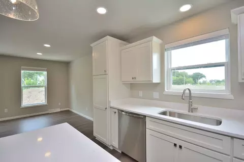 Kitchen - 710 5 Mile Rd, Wind Point, WI 53402 photo 2 of 4