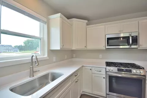 Kitchen - 710 5 Mile Rd, Wind Point, WI 53402 photo 3 of 4