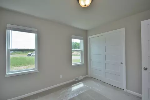 Bedroom - 710 5 Mile Rd, Wind Point, WI 53402 photo 5 of 7