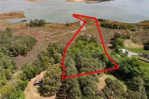 9 Bay Farm Rd, Isle Of Wight County, VA 23314