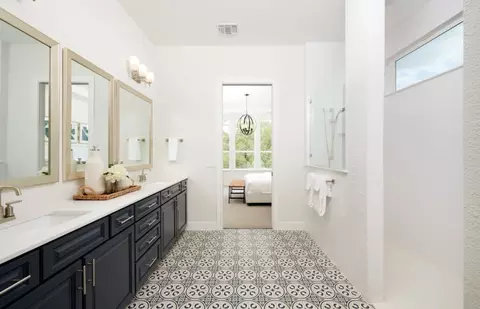 Bath - 701 Silver Spur Blvd, Georgetown, TX 78633 photo 1 of 3