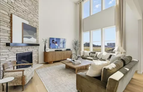 Living - 1097 Horizon Dr, Bartlett, IL 60103 photo 3 of 4