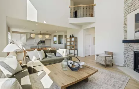 Living - 1097 Horizon Dr, Bartlett, IL 60103 photo 2 of 4
