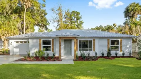 107 N Ridgewood Dr, Sebring, FL 33870