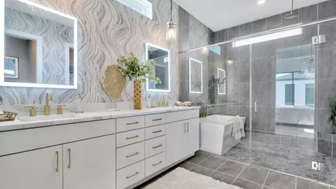 Bath - 8308 Golden Beach Ct, Parrish, FL 34219 photo 3 of 6