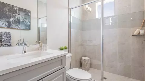 Bath - 8308 Golden Beach Ct, Parrish, FL 34219 photo 2 of 6