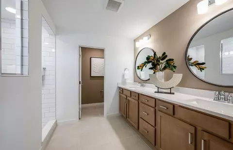 Bath - 10053 Trellis Vine Way, Parrish, FL 34219 photo 1 of 4