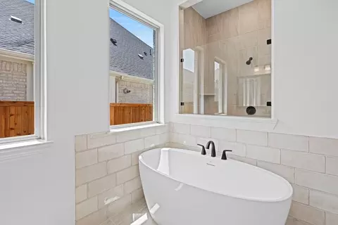 Bath - 616 Donegal Dr, Celina, TX 75009 photo 3 of 6