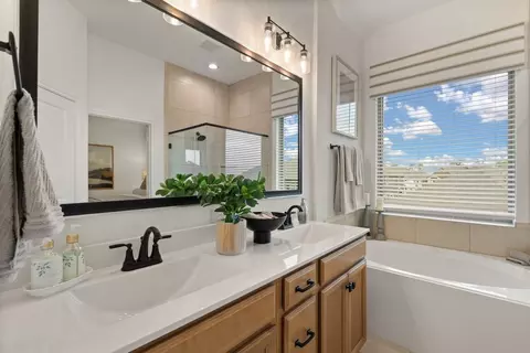 Bath - 408 E Coralburst Loop, Montgomery, TX 77316 photo 2 of 3
