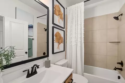 Bath - 408 E Coralburst Loop, Montgomery, TX 77316 photo 1 of 3