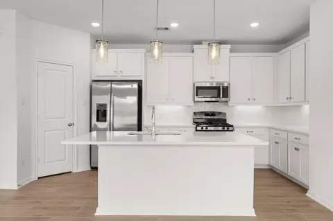 Kitchen - 408 E Coralburst Loop, Montgomery, TX 77316 photo 2 of 2