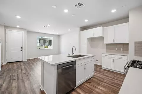 9833 Crossbay Loop 703, Jurupa Valley, CA 92509