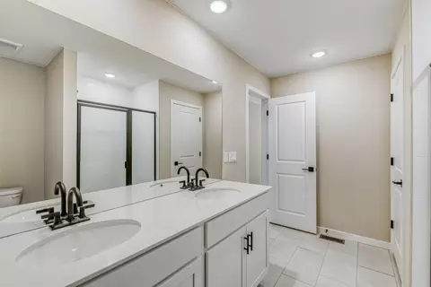 Bath - 15337 W 68th Loop, Arvada, CO 80007 photo 2 of 12