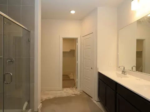 Bath - 609 Falling Cave Dr, Willis, TX 77378 photo 4 of 6