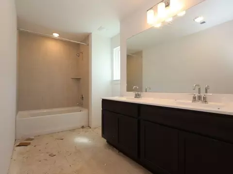 Bath - 609 Falling Cave Dr, Willis, TX 77378 photo 3 of 6