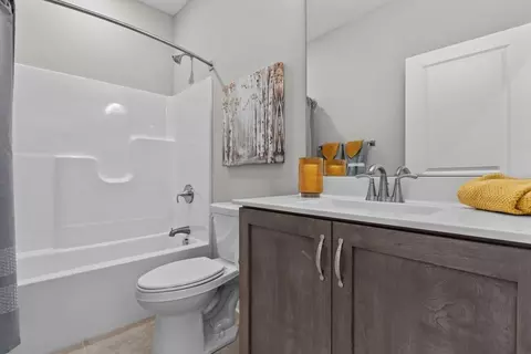 Bath - 102 Independence Dr, Cabot, PA 16023 photo 1 of 4