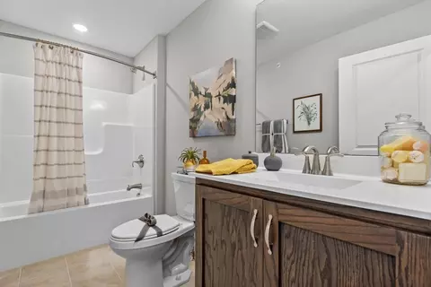 Bath - 102 Independence Dr, Cabot, PA 16023 photo 4 of 4