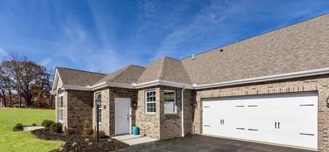 102 Independence Dr, Cabot, PA 16023