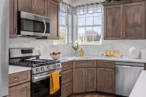 Kitchen - 102 Independence Dr, Cabot, PA 16023 photo 2 of 7