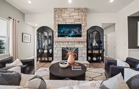 Living - 20616 W Kilburn Dr, Macomb, MI 48044 photo 2 of 3