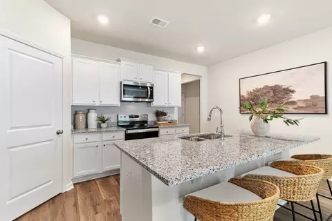 Kitchen - 2083 E Paces Trl, Darlington, SC 29532 photo 5 of 5