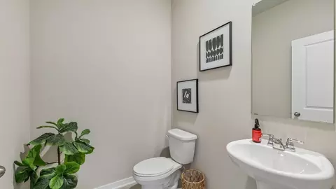 Bath - 1025 Hemlock Ln, Waukee, IA 50263 photo 2 of 5