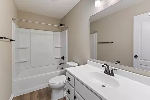 Bath - 4081 Silverstone Ln, Batavia, OH 45103 photo 1 of 4