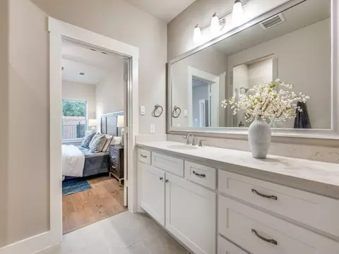 Bath - 309 Palermo Dr, Justin, TX 76247 photo 1 of 2