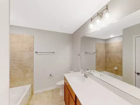 Bath - 2704 Fork Way, Celina, TX 75009 photo 2 of 5