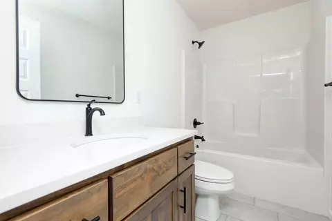 Bath - 822 S Ridgemont Dr, Nixa, MO 65714 photo 3 of 4