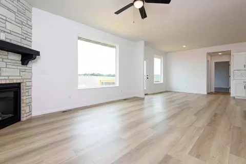 Living - 822 S Ridgemont Dr, Nixa, MO 65714 photo 4 of 8