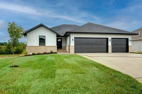822 S Ridgemont Dr, Nixa, MO 65714