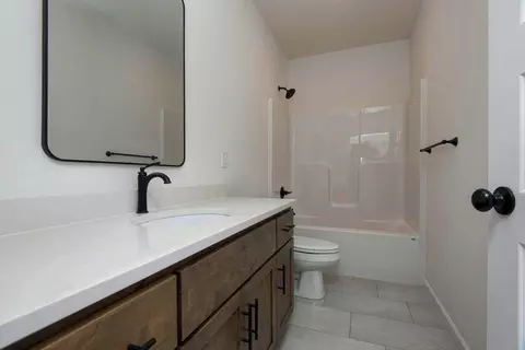 Bath - 822 S Ridgemont Dr, Nixa, MO 65714 photo 4 of 4