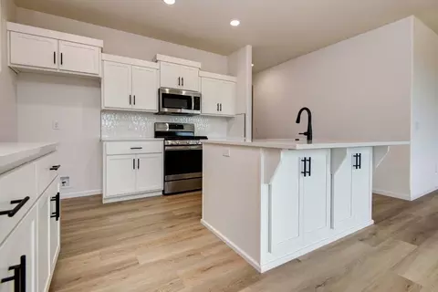 Kitchen - 822 S Ridgemont Dr, Nixa, MO 65714 photo 2 of 4