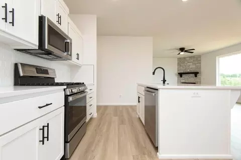 Kitchen - 822 S Ridgemont Dr, Nixa, MO 65714 photo 4 of 4