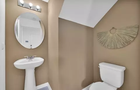 Bath - 10122 Deep Pine Ct, Jacksonville, FL 32221 photo 2 of 2