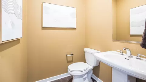 Bath - 1254 Thunderbolt Ln, Rialto, CA 92376 photo 3 of 6