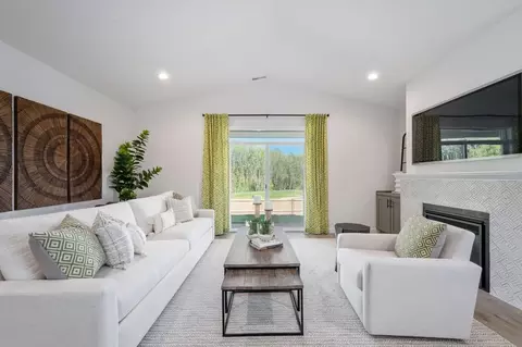 Living - 1510 Poppy Ridge Dr, Eagle Point, OR 97524 photo 1 of 1