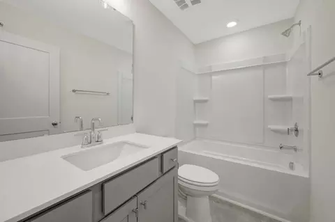 Bath - 5024 Silver Brook Rd, Durham, NC 27703 photo 3 of 4