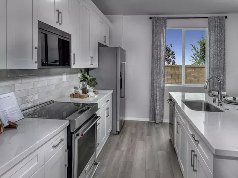 Kitchen - 2014 Bergamot St, Redlands, CA 92374 photo 2 of 2