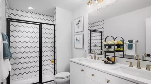 Bath - 116 Glass Ln, Baltimore, MD 21230 photo 3 of 5