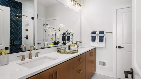 Bath - 116 Glass Ln, Baltimore, MD 21230 photo 1 of 5