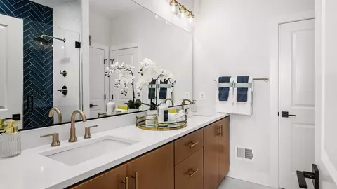Bath - 116 Glass Ln, Baltimore, MD 21230 photo 5 of 5
