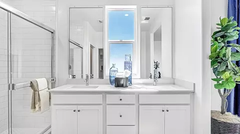 Bath - 8601 Pamplona Ln, Shafter, CA 93263 photo 1 of 5