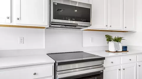 Kitchen - 8601 Pamplona Ln, Shafter, CA 93263 photo 3 of 4