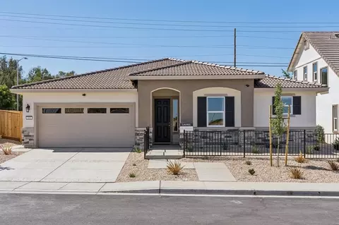 697 W Cliff St, Oakley, CA 94561